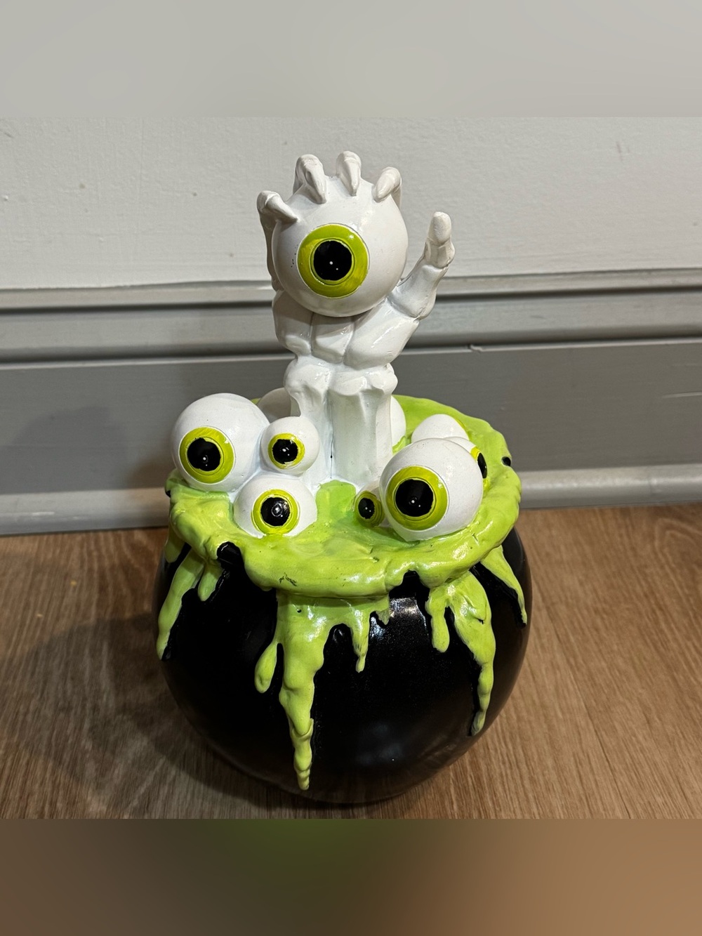 Halloween Eyeball Cauldron Decorative Sculpture
